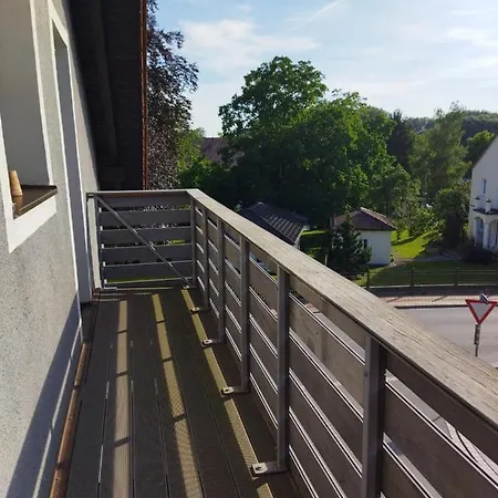 Aussergewoehnliche Atelierferienwohnung Mit Balkon An Der Donau Winzer Exterior photo