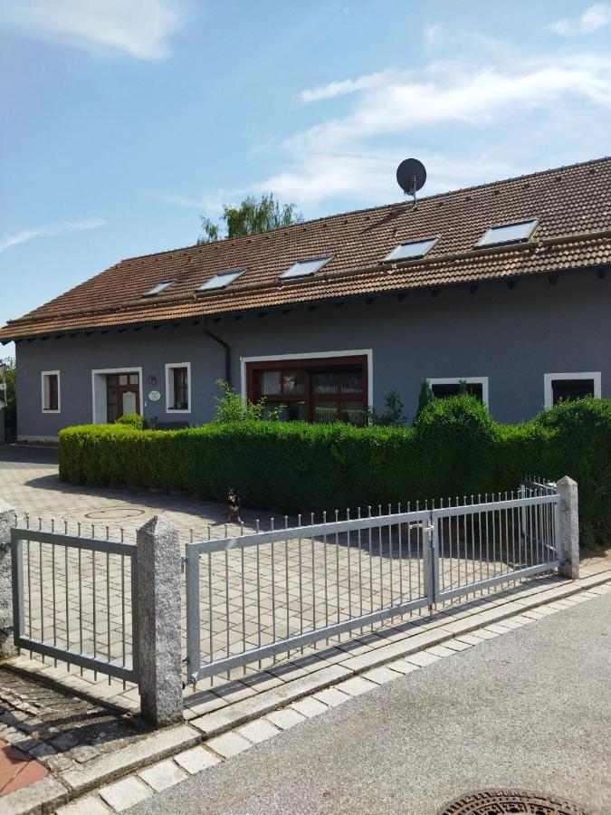 Aussergewoehnliche Atelierferienwohnung Mit Balkon An Der Donau *