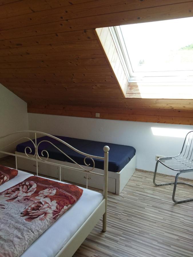 Aussergewoehnliche Atelierferienwohnung Mit Balkon An Der Donau Winzer